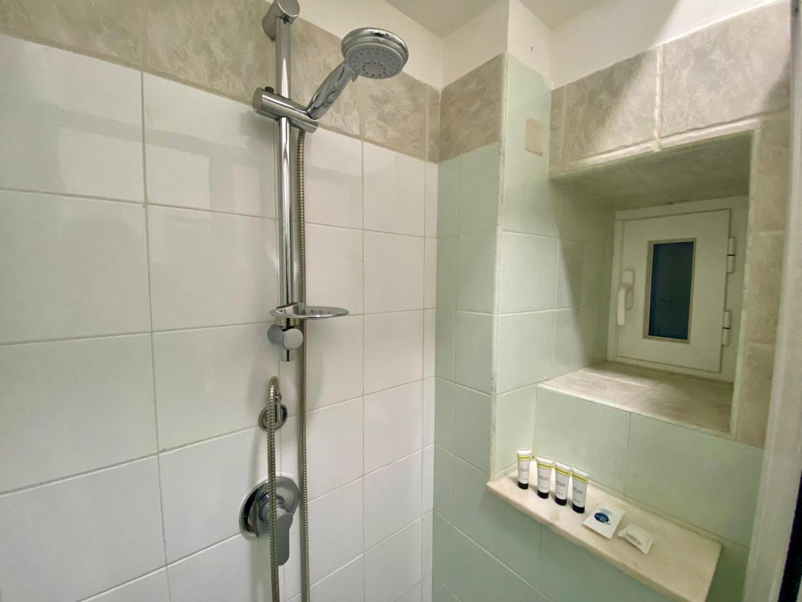 Petit Bijou Apartment Civitavecchia Bagian luar foto